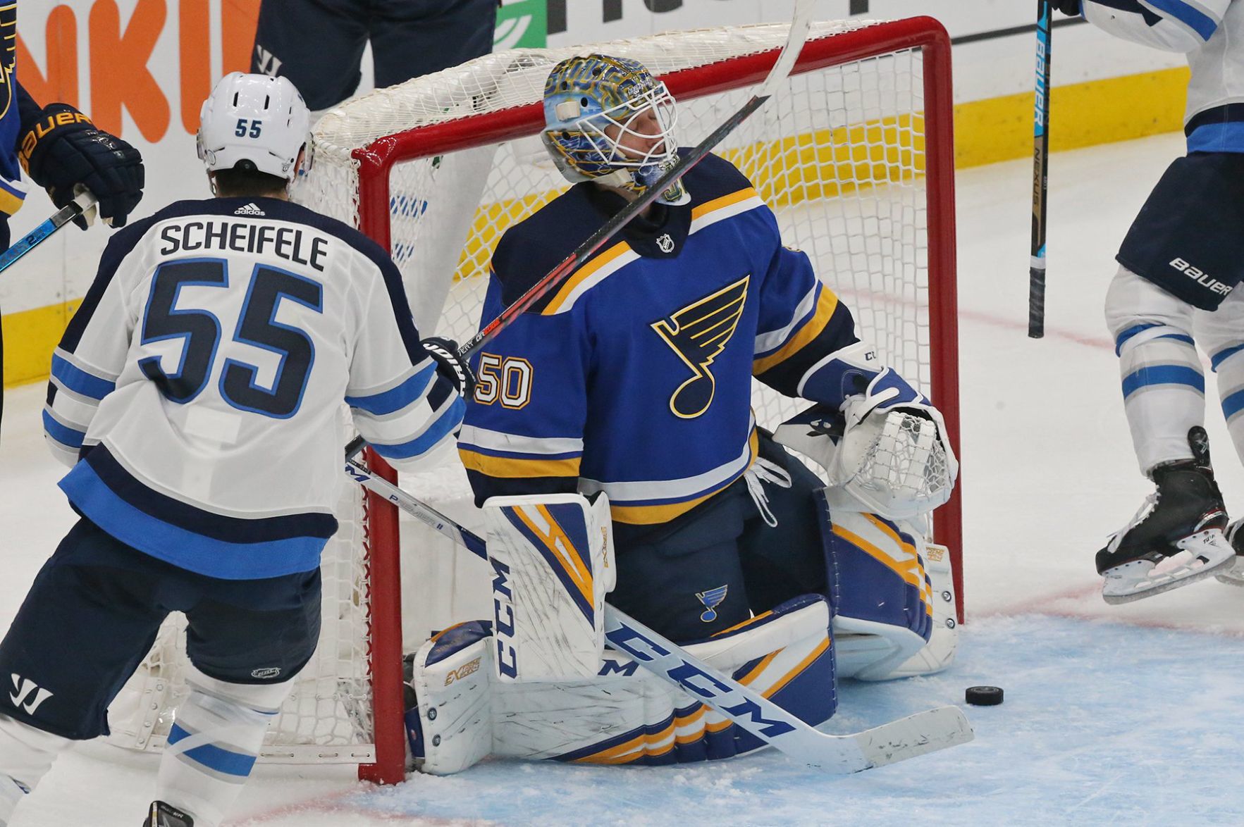Blues and Jets battle in game 3 of the playoffs